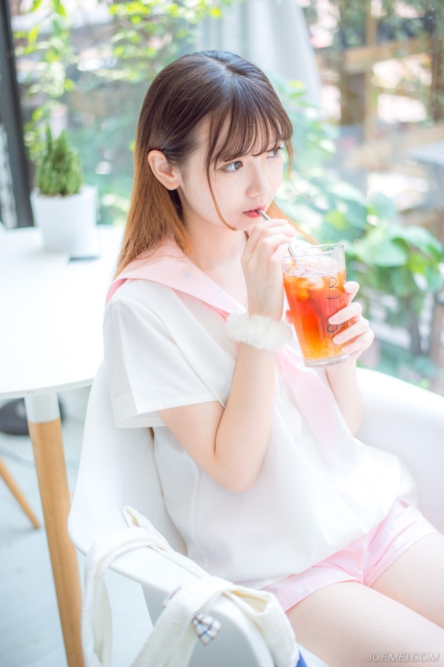 相信爱情，即使它给你带来悲哀也要相信爱情。